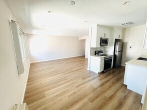 711 N Jackson St, Unit 5 in Glendale, CA - Foto de edificio - Building Photo