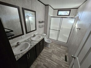 126 112th Square NE in Minneapolis, MN - Foto de edificio - Building Photo