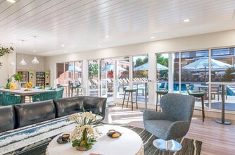 20 Thornton Rd in Chestnut Hill, MA - Building Photo - Building Photo