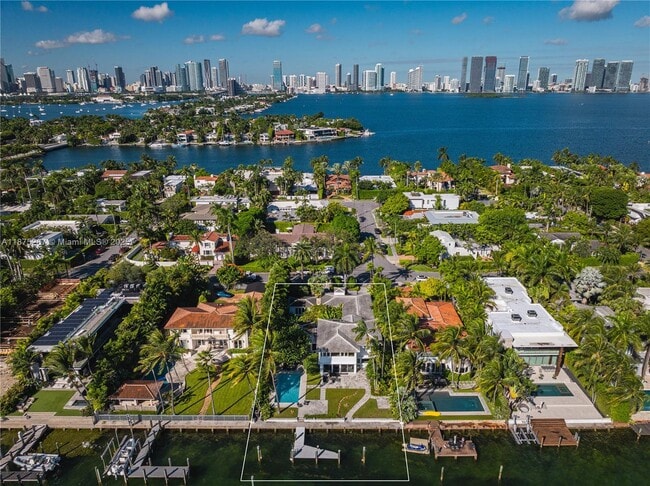 property at 625 E Dilido Dr