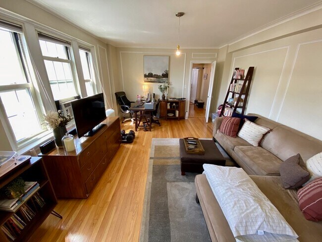 1476 Beacon St, Unit 644 in Brookline, MA - Building Photo - Building Photo