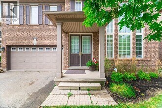 2499 Scotch Pine Dr in Oakville, ON - Building Photo - Building Photo