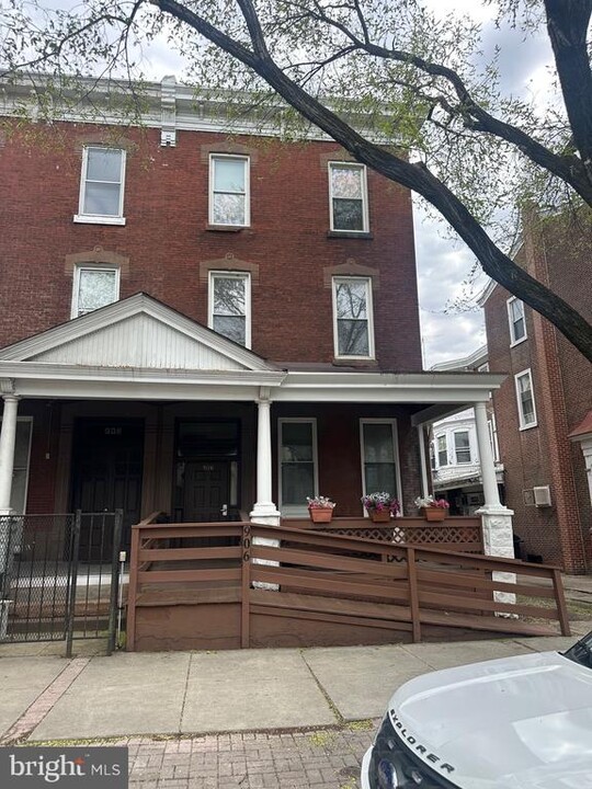 906 DeKalb St in Norristown, PA - Foto de edificio
