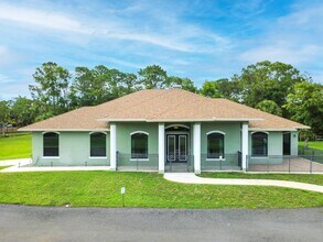 6651 Seminole Pratt Whitney Rd in The Acreage, FL - Foto de edificio - Building Photo