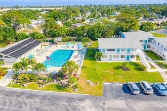 1980 Sunset Ave, Unit 7 in Lake Worth Beach, FL - Building Photo - Building Photo