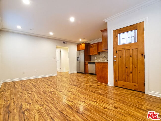 property at 1144 S Mariposa Ave