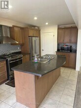 30 Stedford Cres in Brampton, ON - Building Photo - Building Photo