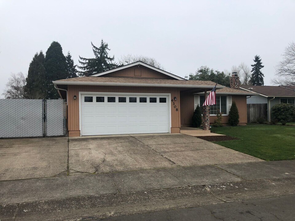 4308 Madrona Way SE in Albany, OR - Foto de edificio