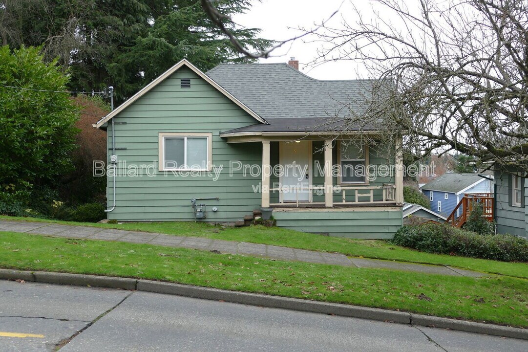 602 N 65th St in Seattle, WA - Building Photo