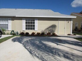 1654 Royal Forest Ct in West Palm Beach, FL - Building Photo