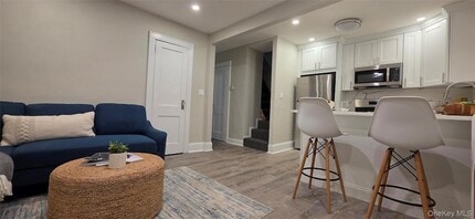 248-11 89th Ave in Queens, NY - Foto de edificio - Building Photo