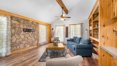11400 Highcrest Dr in Conroe, TX - Building Photo - Building Photo