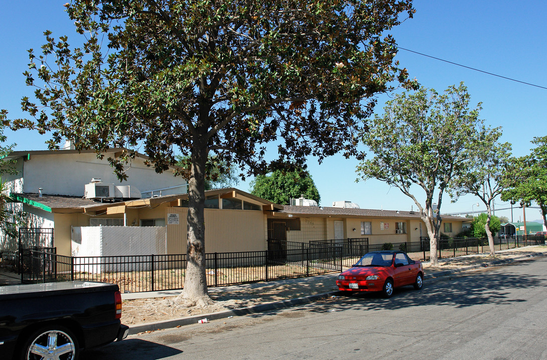 2249 W Princeton Ave in Fresno, CA - Foto de edificio