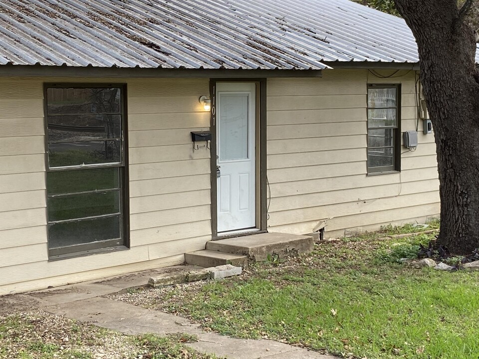 1101 N Wall St in Belton, TX - Building Photo