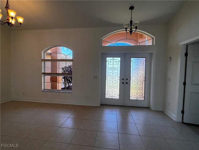 433 NW 24th Terrace in Cape Coral, FL - Foto de edificio - Building Photo