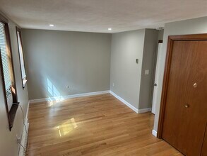 14 Edgerly Pl, Unit 3 in Boston, MA - Foto de edificio - Building Photo