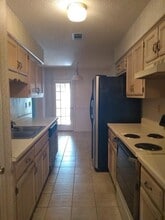 1685 Beaver Trail Dr in Cordova, TN - Foto de edificio - Building Photo