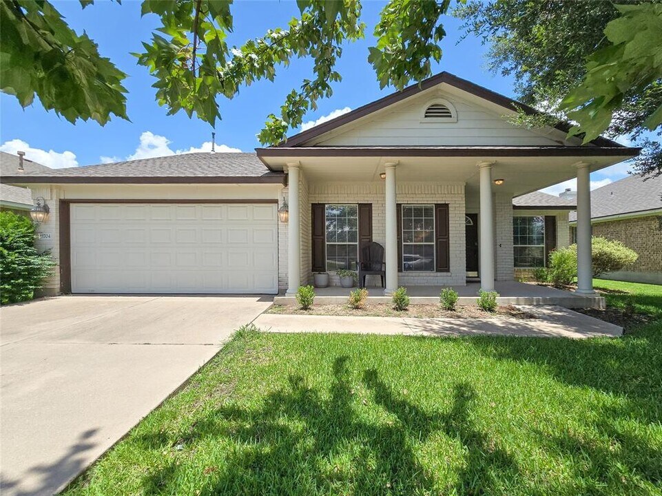 11704 Fletcher Hall Ln in Austin, TX - Building Photo