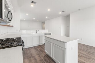 4302 Penstemon Slate Dr in Baytown, TX - Building Photo - Building Photo