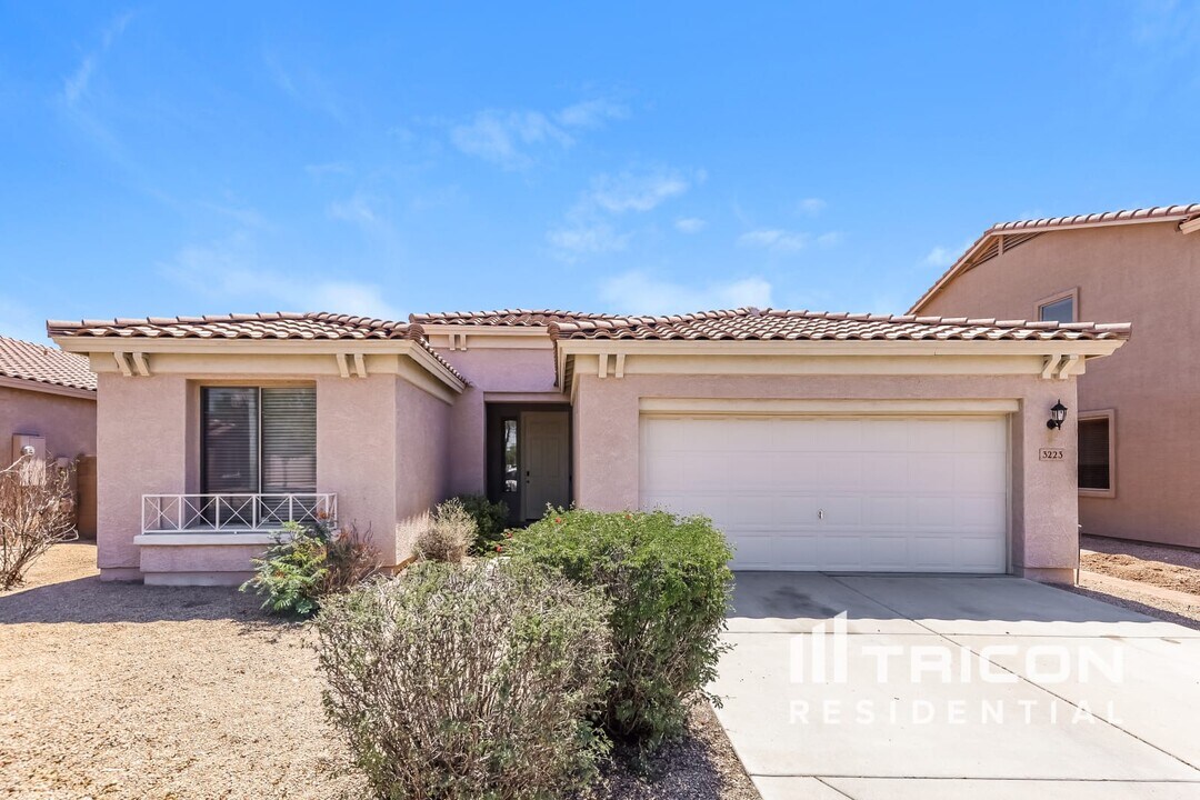 3223 S 73rd Dr in Phoenix, AZ - Foto de edificio