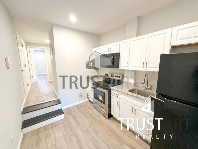 2404 W Thompson St in Philadelphia, PA - Building Photo - Building Photo