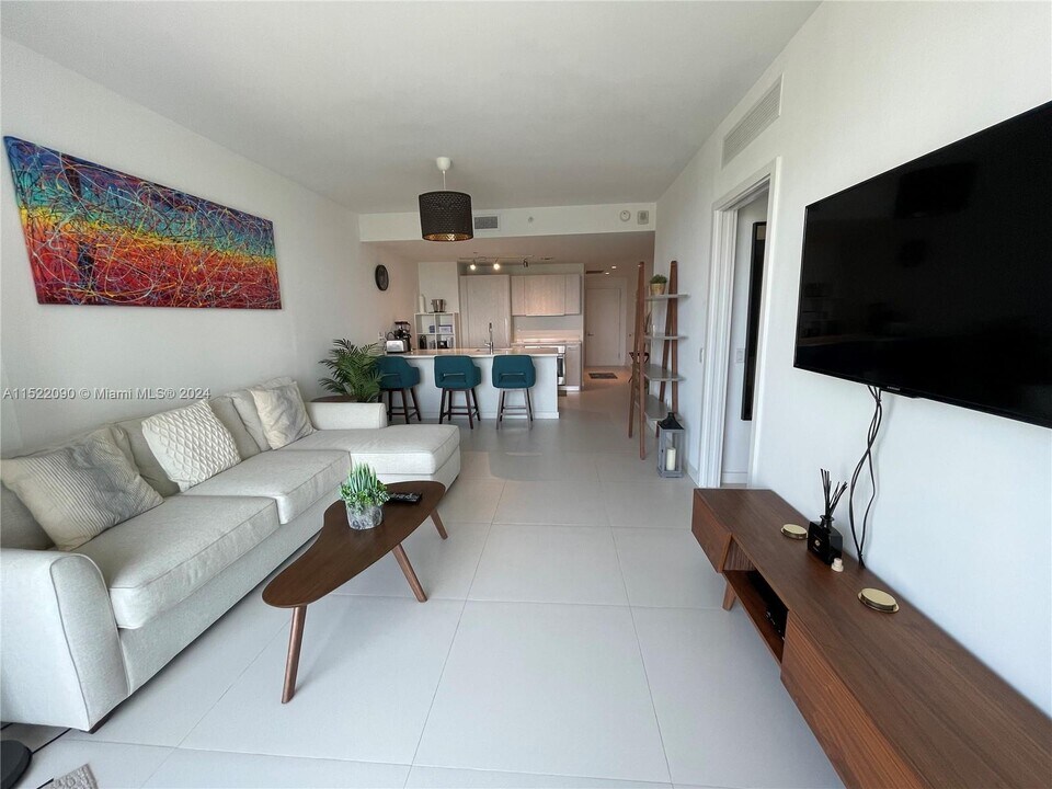 501 NE 31st St, Unit 708 in Miami, FL - Building Photo