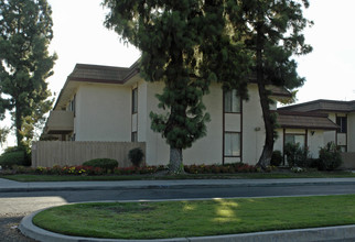 Los Arbolitos Apartments in Fresno, CA - Building Photo - Building Photo