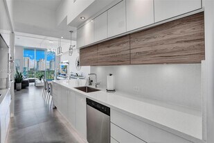 3029 NE 188th St in Aventura, FL - Building Photo