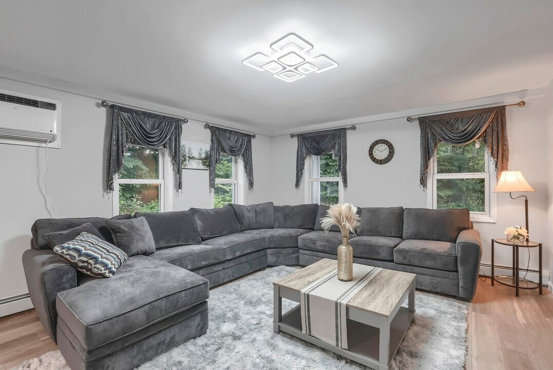 763 Rte 9W in Highland Falls, NY - Building Photo