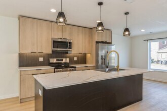 417 C Ave NW in Cedar Rapids, IA - Foto de edificio - Building Photo