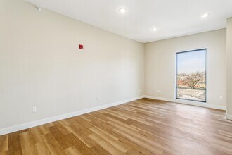 212 Greenwood in Wichita, KS - Foto de edificio - Building Photo