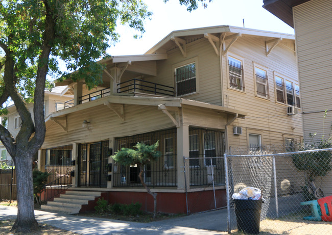 727 N Sutter St in Stockton, CA - Building Photo - Building Photo