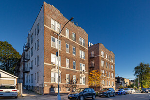 3339 Murray St in Flushing, NY - Building Photo