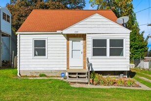 1547 E Atherton Rd in Flint, MI - Building Photo