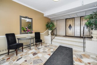 512 Mohawk Rd E in Hamilton, ON - Building Photo - Building Photo