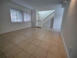 181 Wimbledon Lake Dr in Plantation, FL - Building Photo - Building Photo