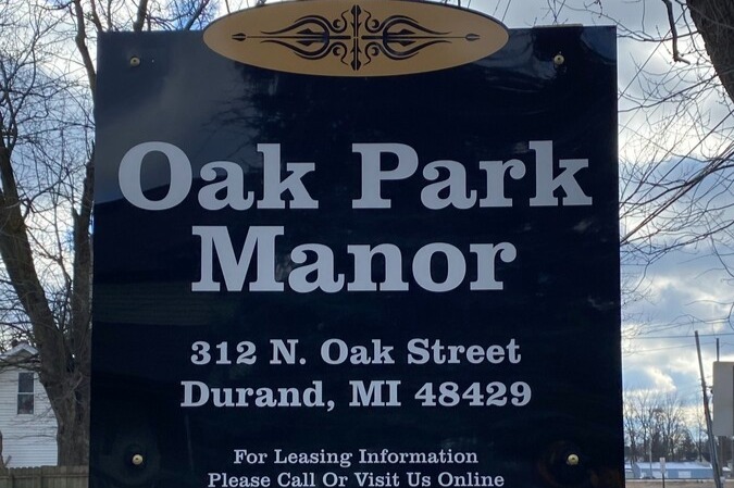 Oak Park Manor in Durand, MI - Foto de edificio