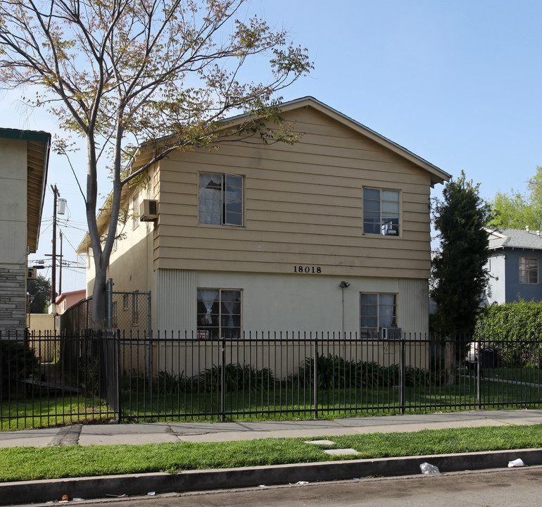 18018 Schoenborn St in Northridge, CA - Foto de edificio