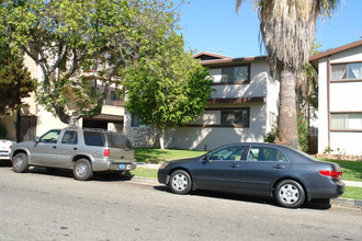 230 N Belmont St in Glendale, CA - Foto de edificio - Building Photo