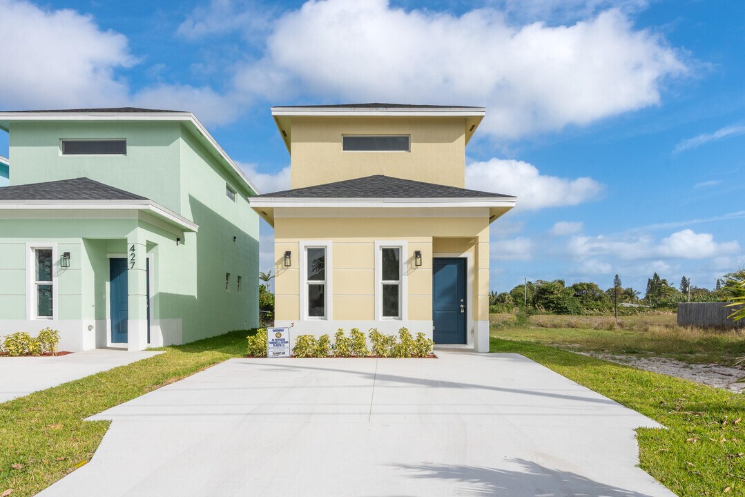 425 NW 13th Ave in Boynton Beach, FL - Building Photo