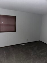 1765 Valley Dr in Davenport, IA - Building Photo - Building Photo