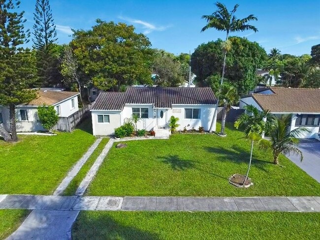 property at 1535 Plunkett St