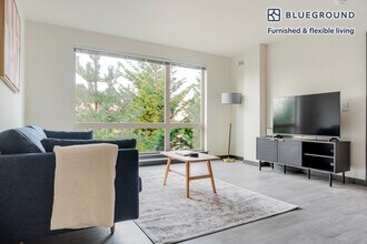 15522 NE 22 Pl in Bellevue, WA - Building Photo - Building Photo