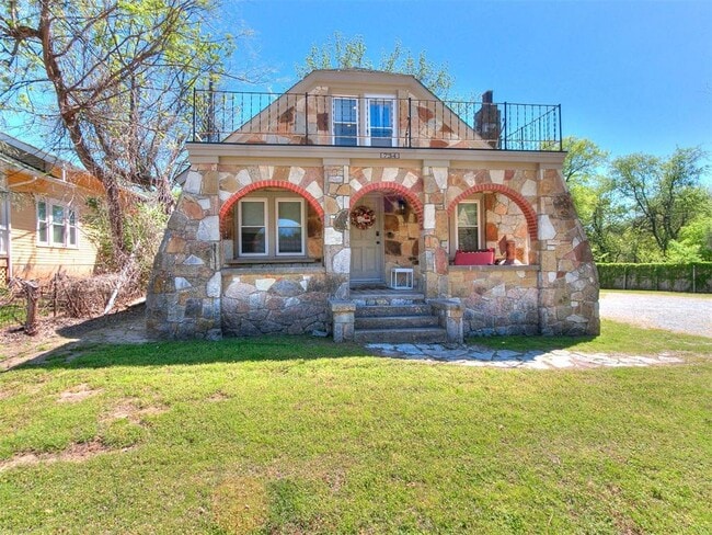 property at 734 Boyd St