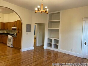 30 Babcock St, Unit 1 in Brookline, MA - Foto de edificio - Building Photo