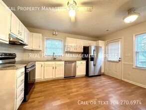5924 Rexwood Pl in Charlotte, NC - Building Photo - Building Photo
