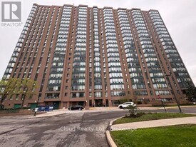 155 Hillcrest Ave in Mississauga, ON - Building Photo
