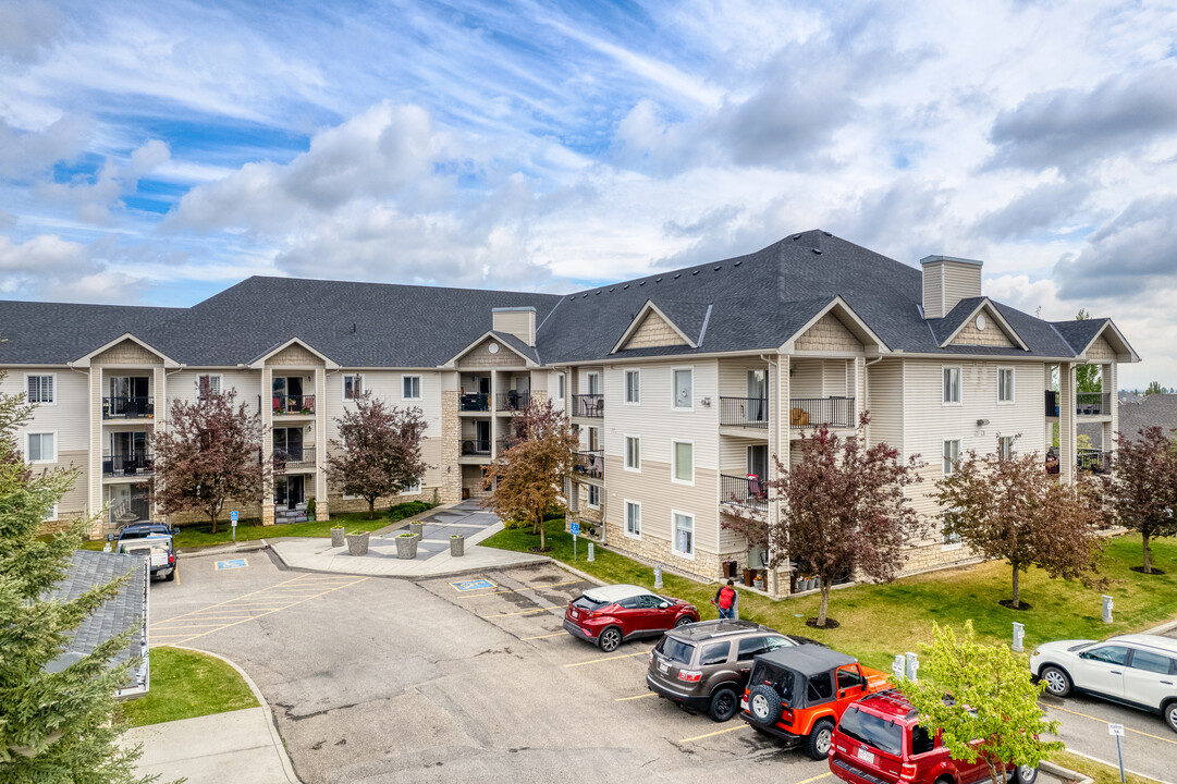 Evergreen Place in Calgary, AB - Building Photo