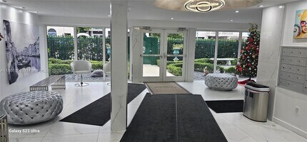 720 Collins Ave in Miami Beach, FL - Building Photo - Building Photo
