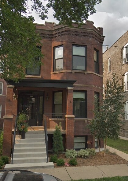 2317 W Iowa St in Chicago, IL - Foto de edificio